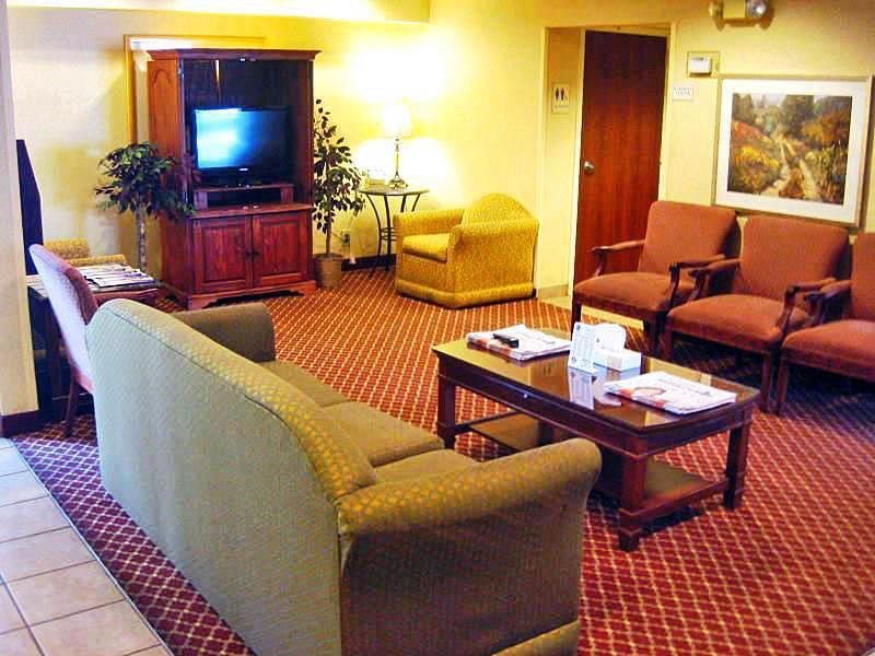 Econo Lodge Inn & Suites Джонсон Сити Экстерьер фото